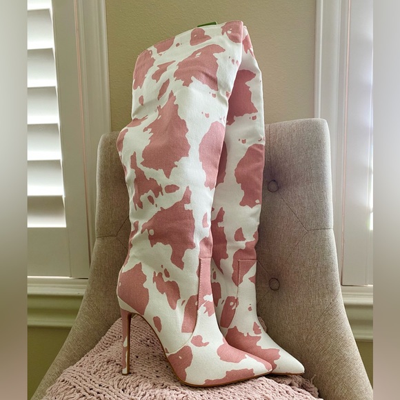 pink cow print boots perfect for rodeo season 🤠 or a pink cowgirl costume! 🌸🌸 - Picture 3 of 3